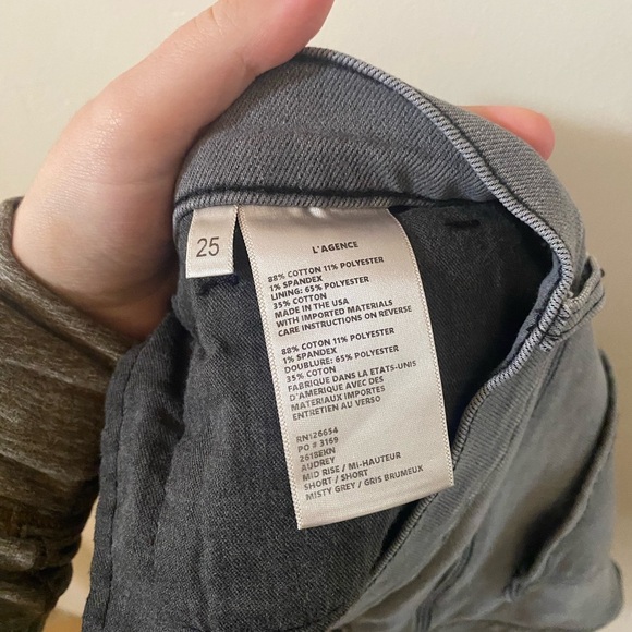 L’AGENCE AUDREY SHORTS MID RISE IN MISTY GRAY RAW HEM DENIM - Picture 3 of 6